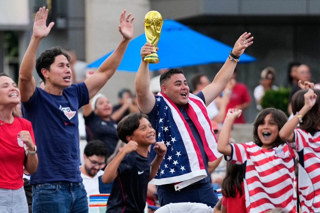 US opens its home World Cup with a dynamic 4-1 victory over Paraguay, sparked by Balogun’s 2 goals