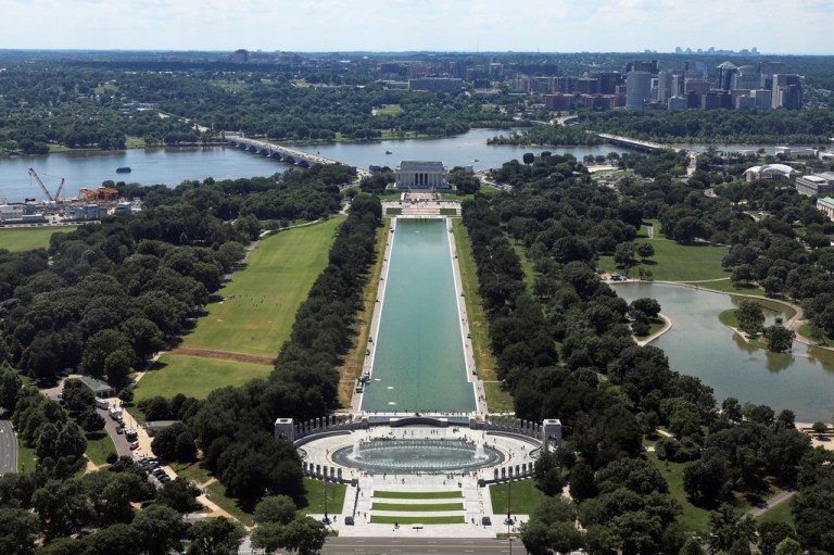 Lincoln Memorial Reflecting pool turned green