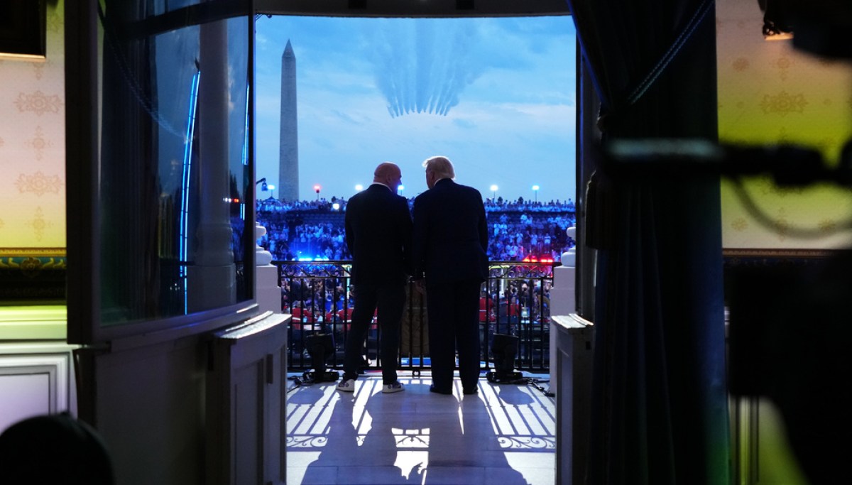 Trump arrives for UFC fight