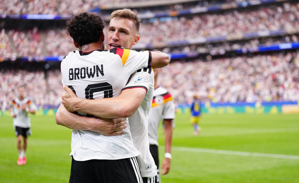 FIFA clears World Cup referee accused of making hate symbol