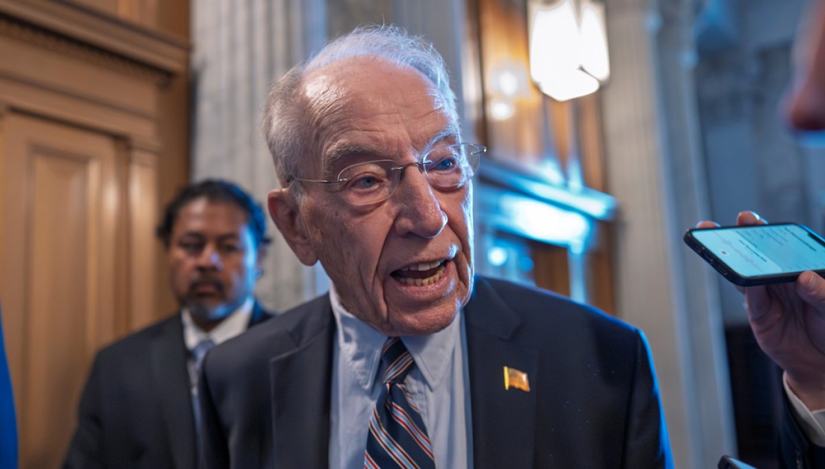 Grassley says Democratic obstruction fueling Trump’s DNI and FISA standoff