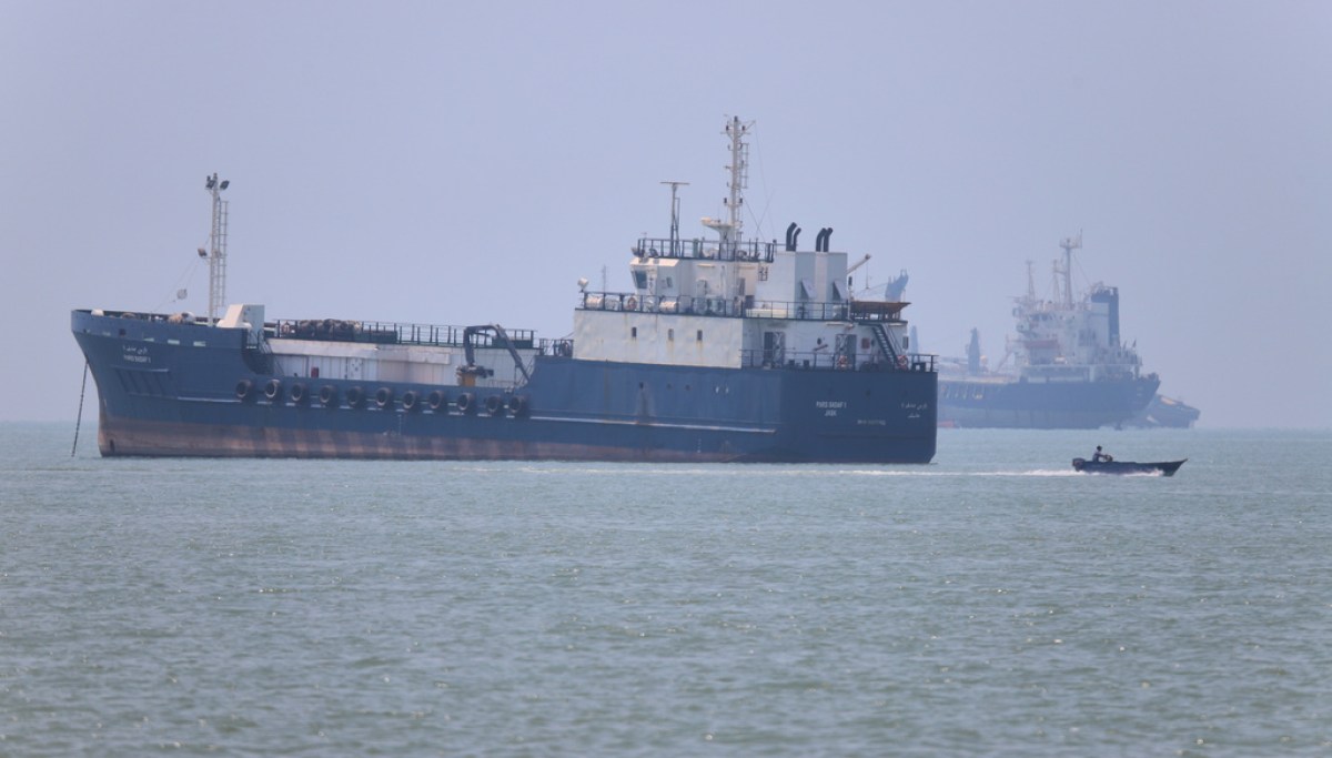 Oil hits $100 per barrel after US hit Iranian tankers near Strait of Hormuz