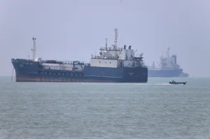 Oil hits $100 per barrel after US hit Iranian tankers near Strait of Hormuz