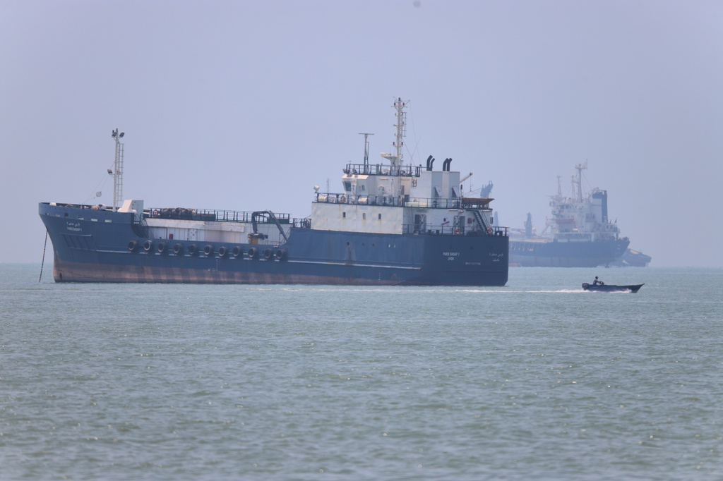 Strait of Hormuz traffic ramps up, but hundreds of ships at standstill