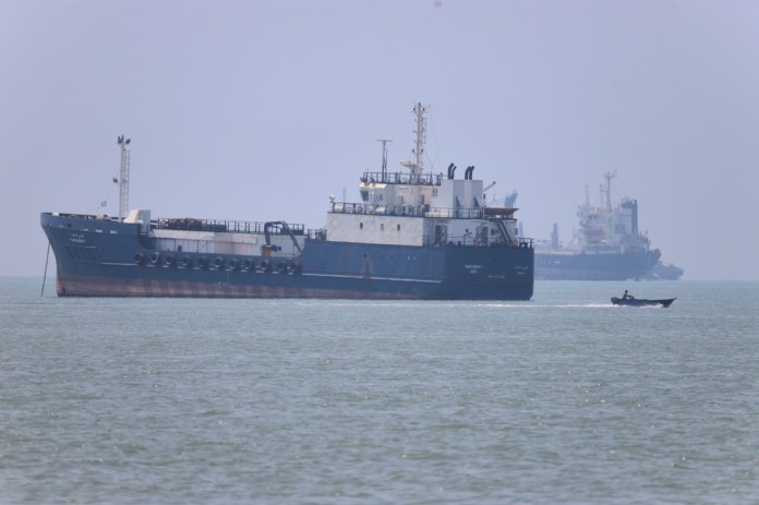 Strait of Hormuz traffic ramps up, but hundreds of ships at standstill