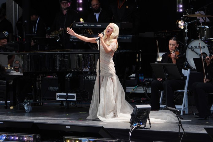 Christina Aguilera performs at obama presidential center opening