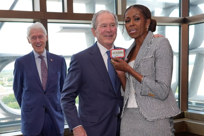 michelle obama and george w bush pose for photos at the presidential center opening
