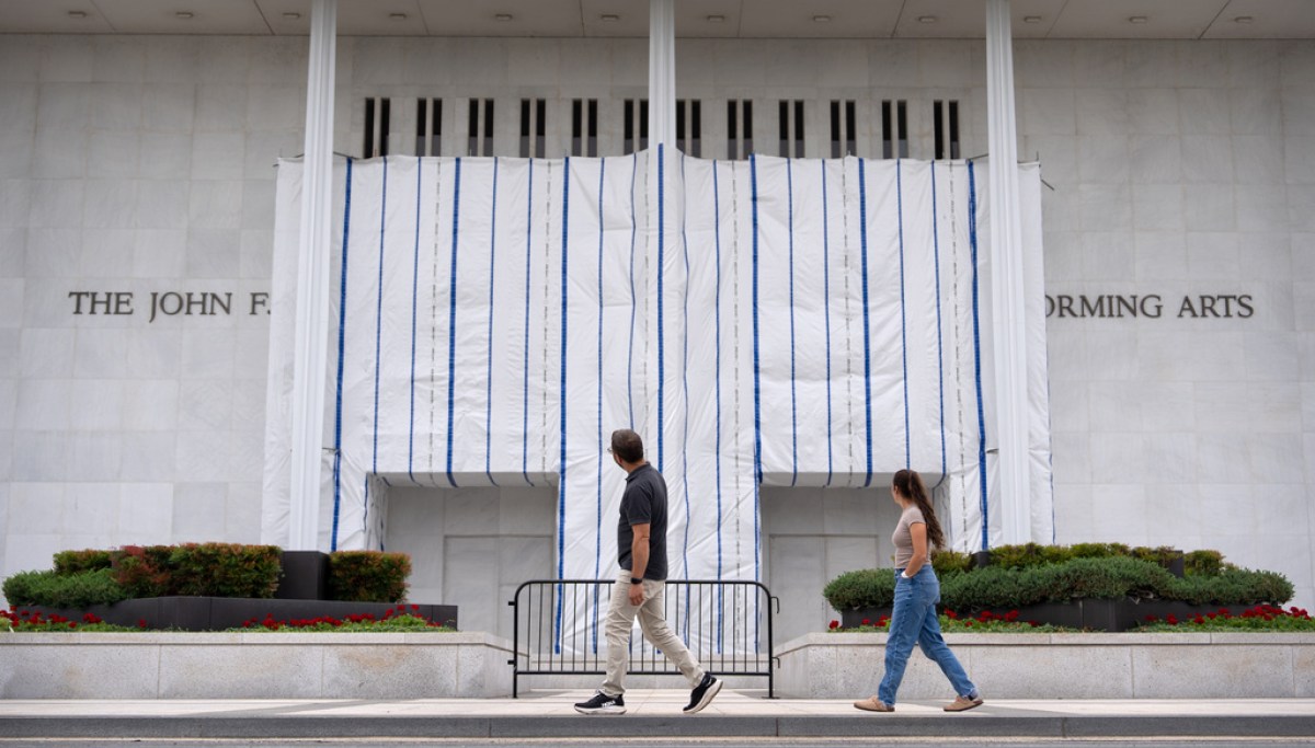 Judge orders Kennedy Center to explain tarp blocking front sign