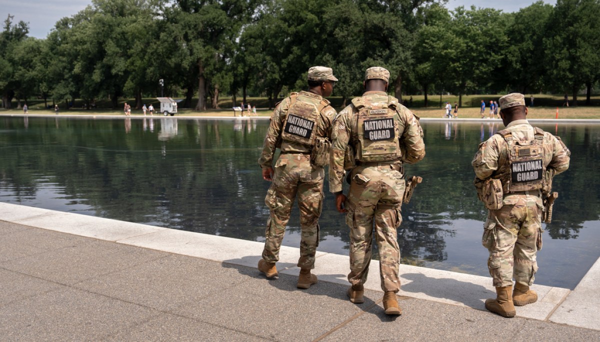 Trump shames ‘pro-algae’ protester in hunt for alleged Reflecting Pool vandals