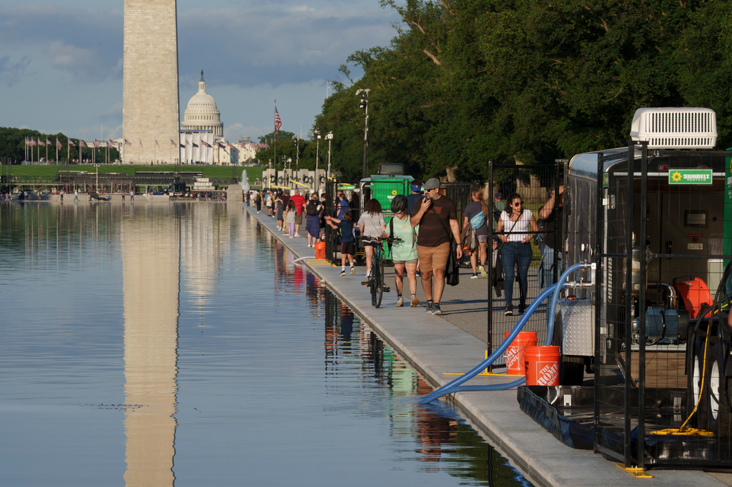 Robert Garcia seeks answers from Reflecting Pool contractors over ‘disastrous’ renovation