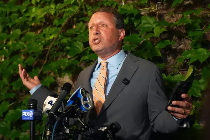 Brad Lander calls for ‘solidarity’ to ‘vanquish Trump,’ abolish ICE, and fight billionaires