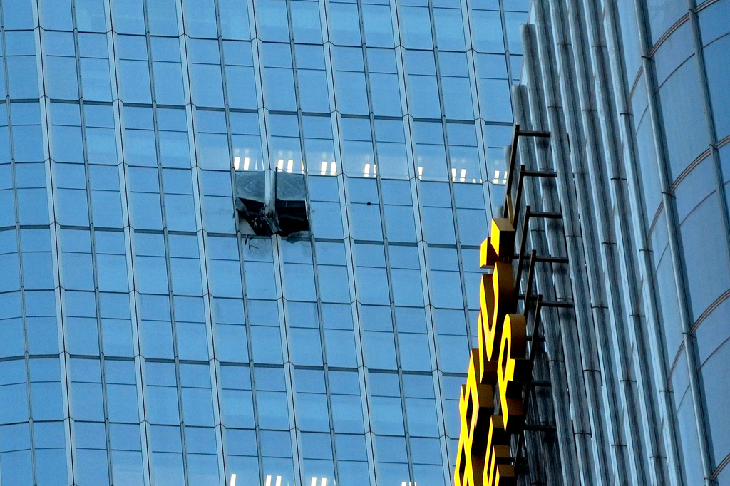 Small plane crashes into Beijing’s tallest building