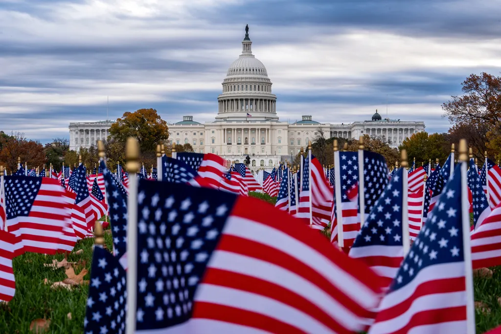 Neighbors fight to fly American flag after HOA says it violates policy