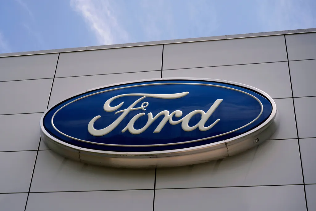 Ford recalls 250,000 Focus models, citing engine problems