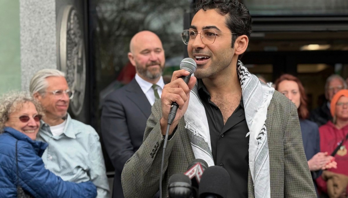 Appeals court overturns lower court ruling releasing pro-Palestinian activist Mohsen Mahdawi