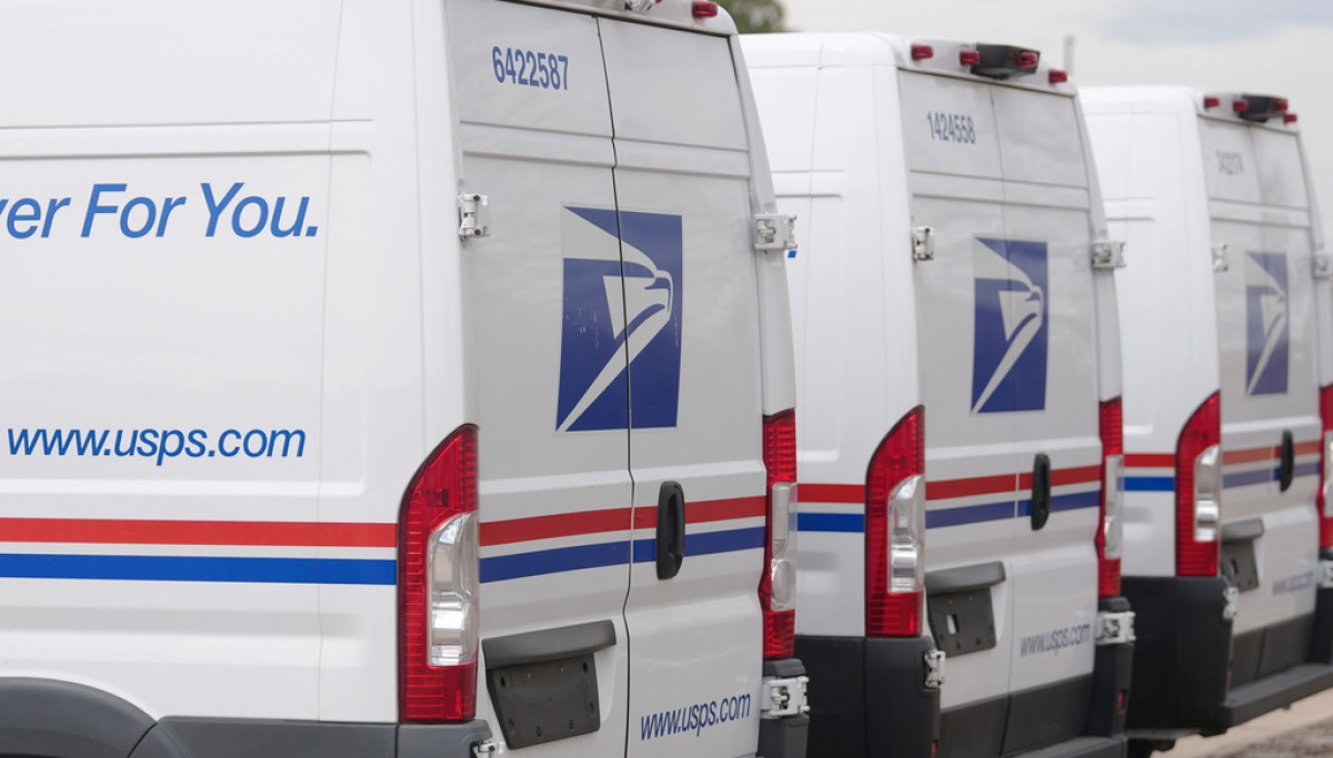 Appeals court hands Trump win in fight over 2020 USPS mail changes