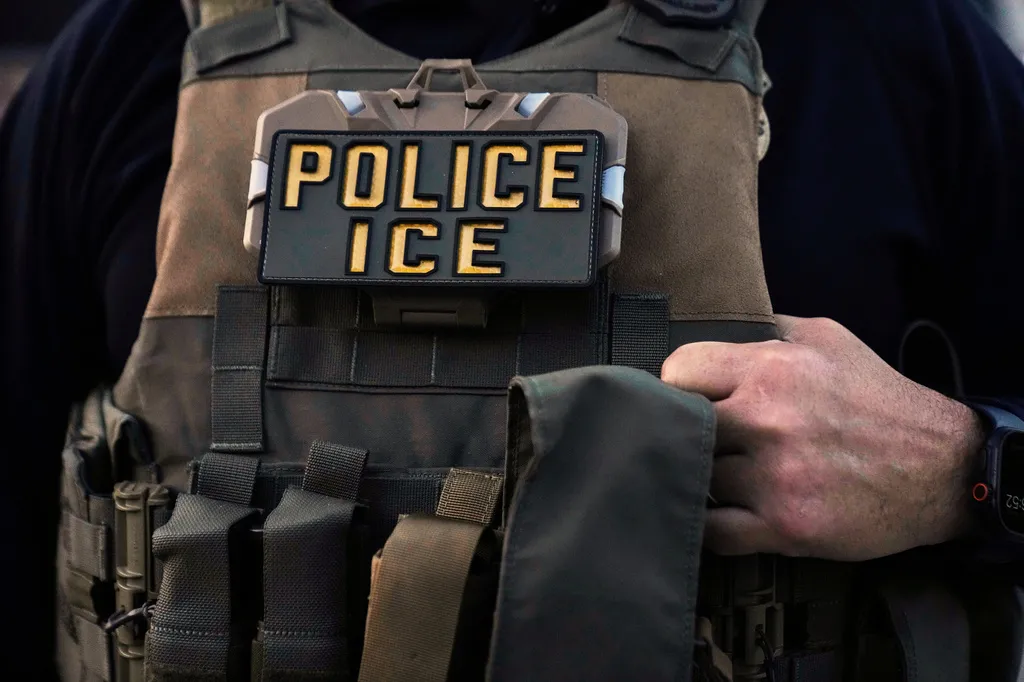 ICE is ‘in a bind where no one’s really advocating for them’: Anna Giaritelli 