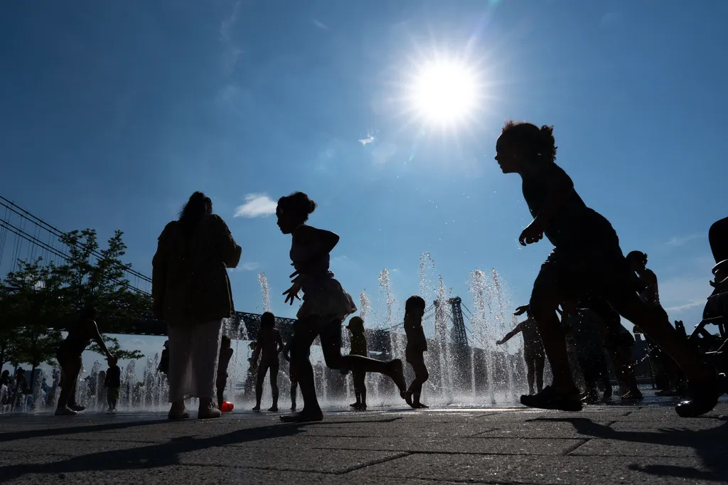 Dangerous heat wave is building, will bring oppressive temperatures to much of the United States