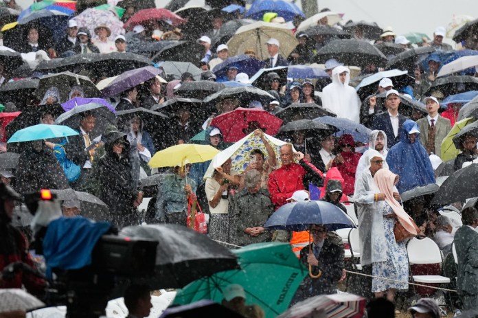 SSPX consecration crowd