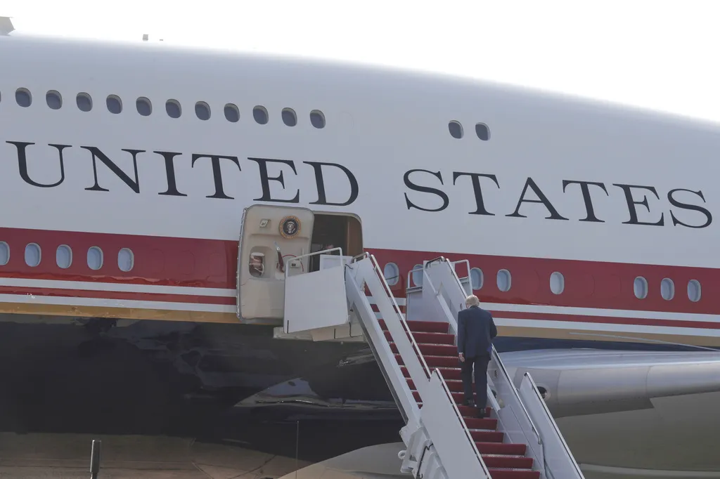 Trump sends Air Force One to UK so US service members can tour the plane