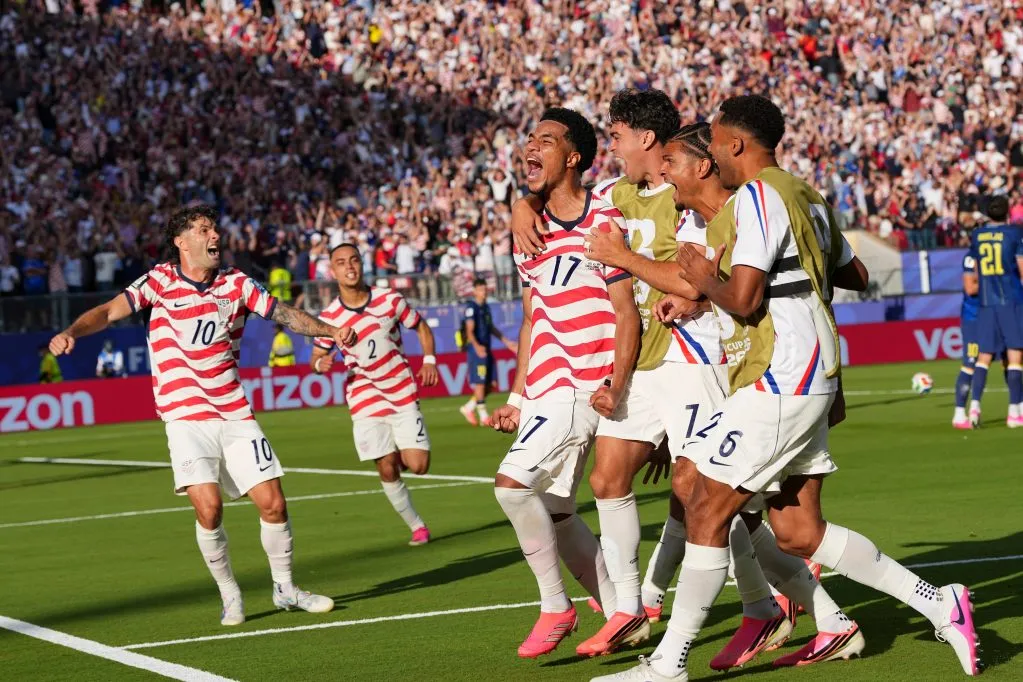 U.S. beats Bosnia-Herzegovina 2-0 to advance to round of 16 and keep its World Cup dreams alive