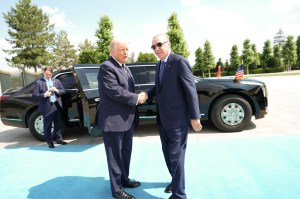 Trump welcomed with pomp and pageantry by Turkey’s Erdogan at NATO