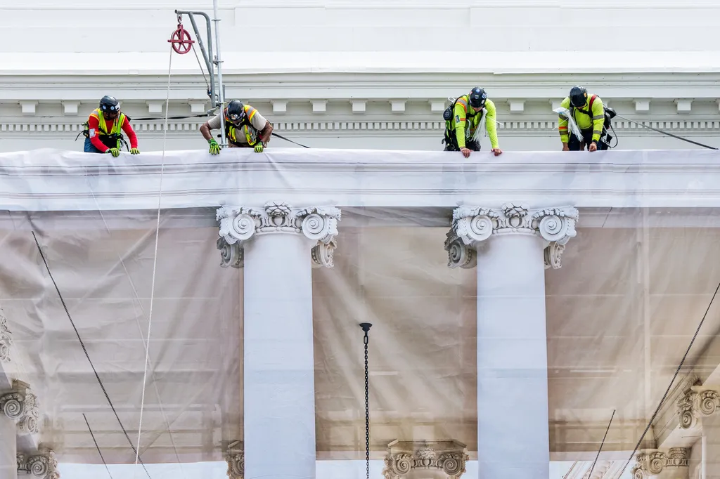 White House drapes tarps while completing Trump’s newest construction project