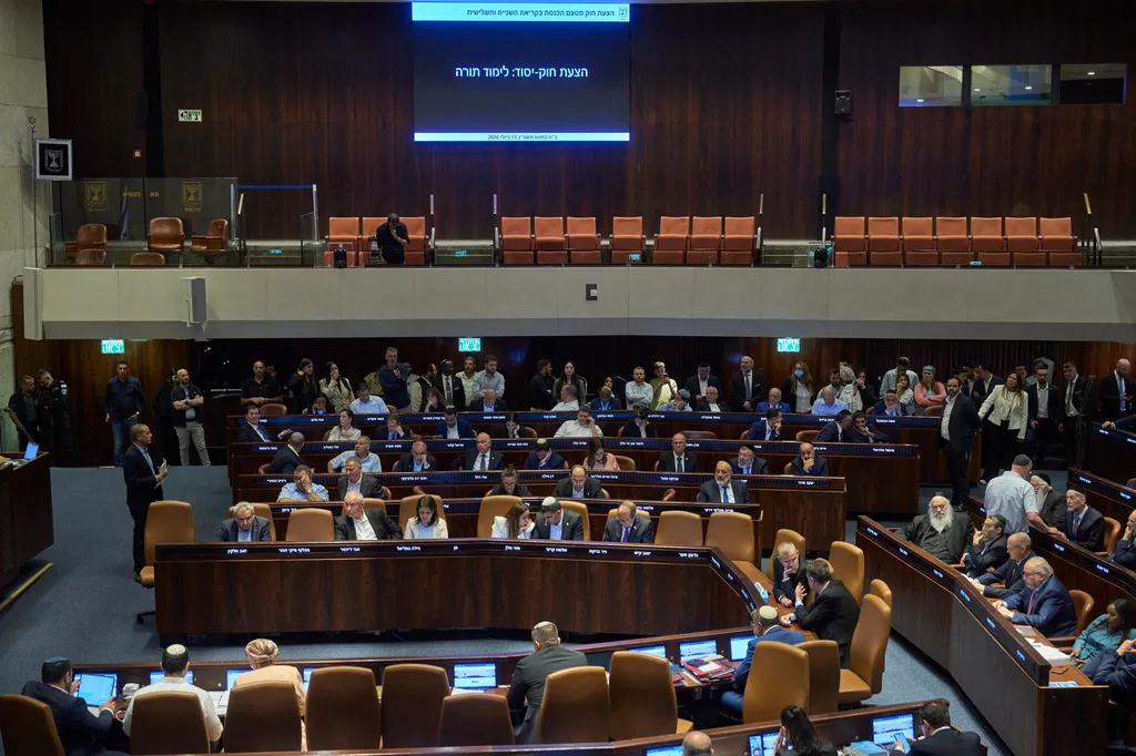 Israeli Knesset dissolves after overnight legislative blitz, elections set for October