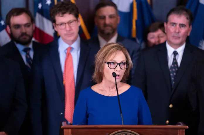 WATCH LIVE: Lindsey Graham’s sister sworn in as his replacement WATCH LIVE: Lindsey Graham’s sister sworn in as his replacement
