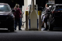 Gas prices top $4 per gallon on average after brief dip