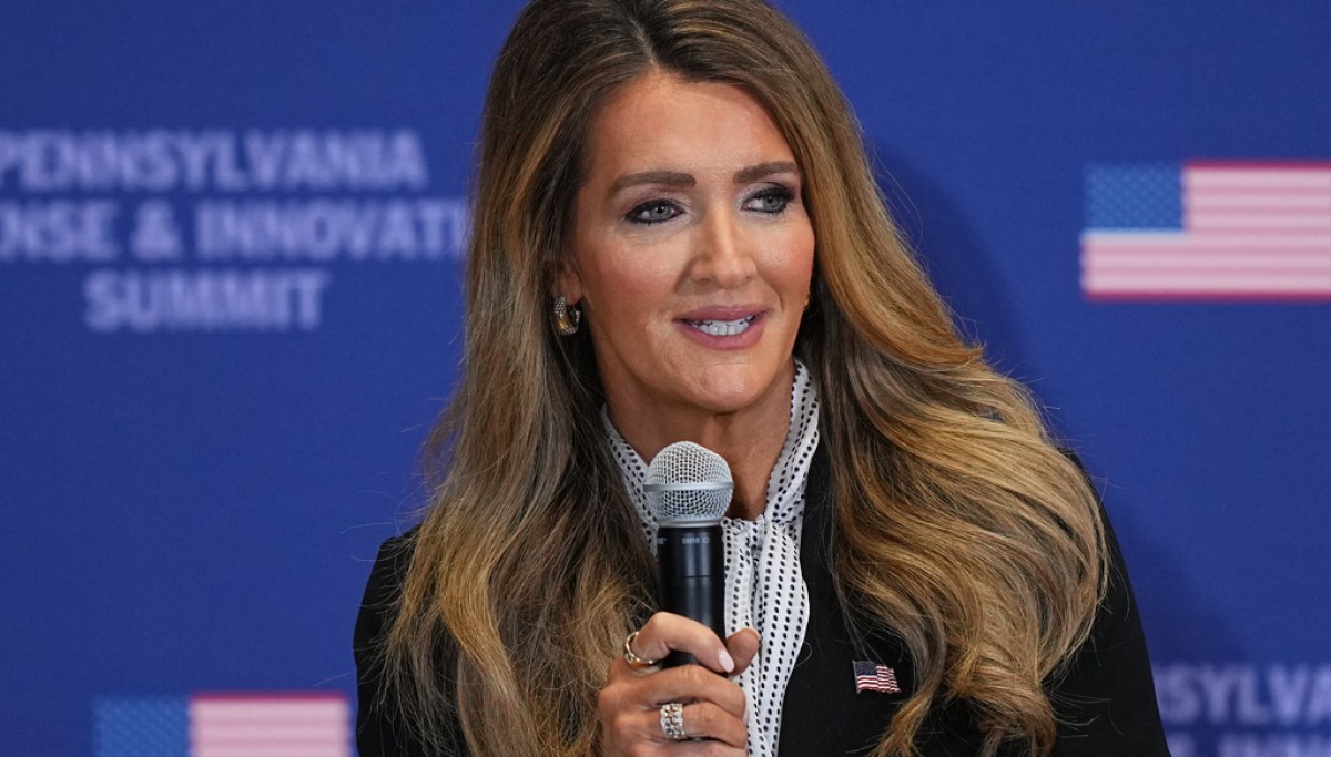 Kelly Loeffler defends defense contractor cyber deregulation amid AI risks