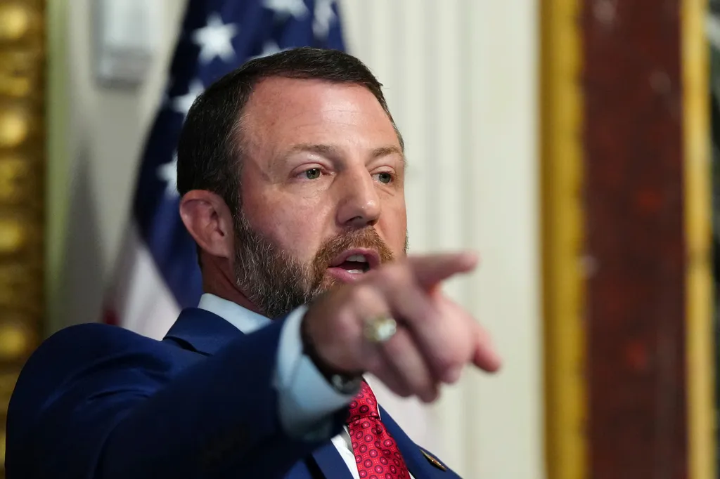 Markwayne Mullin says ICE is ‘turning up the heat on the streets’ after traffic stop turnaround