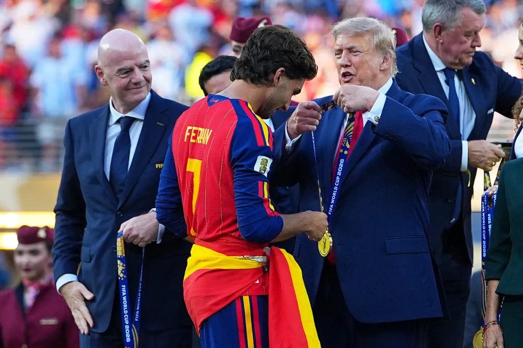Trump gives Spain's Ferran Torres winners medal