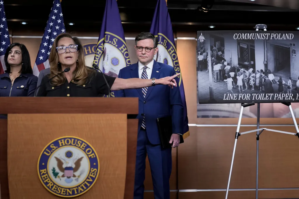 Memo urges Republicans to tie Democrats to communism