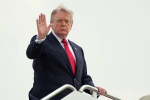 Trump says he hasn’t thought about replacing Thune as majority leader