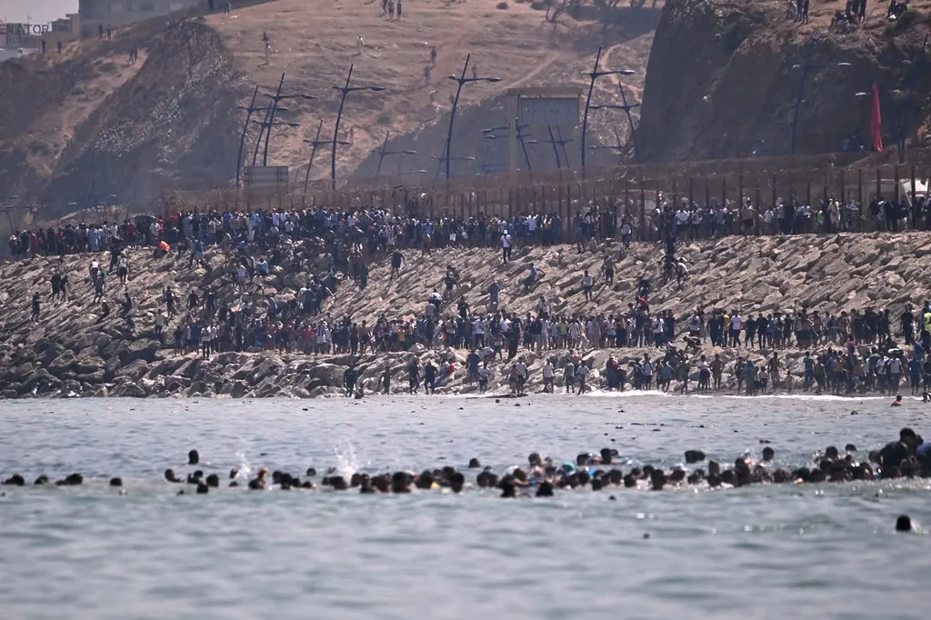 Thousands of migrants bull-rush Spanish border, sparking ‘total humanitarian and social emergency’