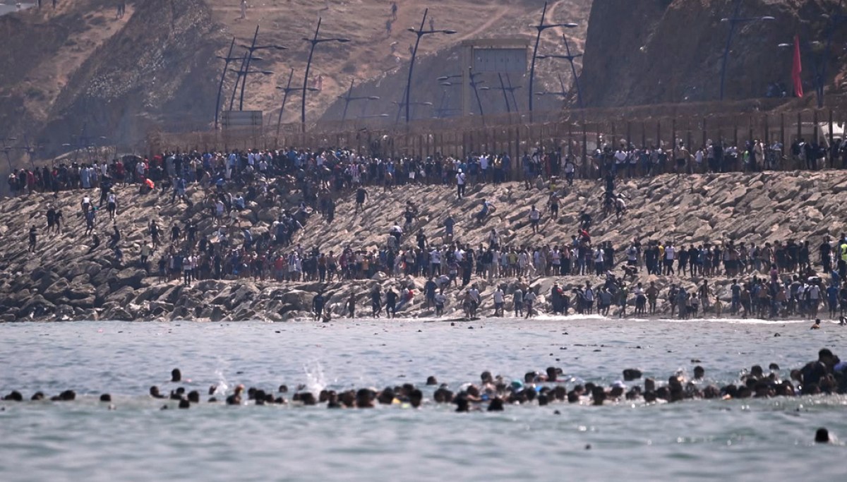 Thousands of migrants bull-rush Spanish border, sparking ‘total humanitarian and social emergency’
