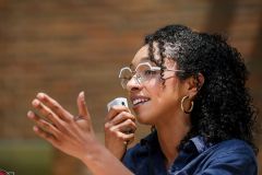 New York socialist House candidate calls for police commissioner to step down after ICE shooting