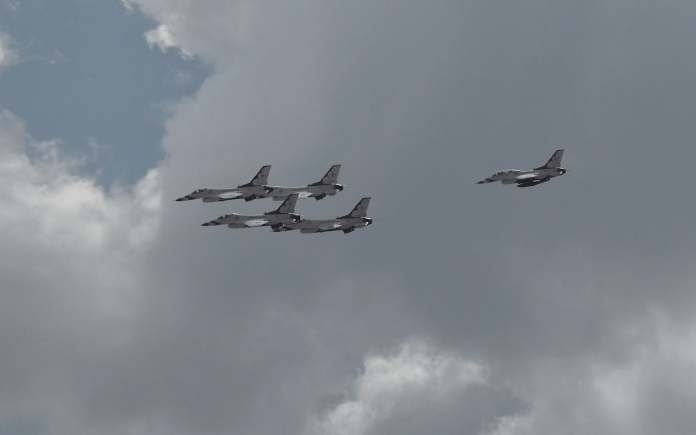 jets flying