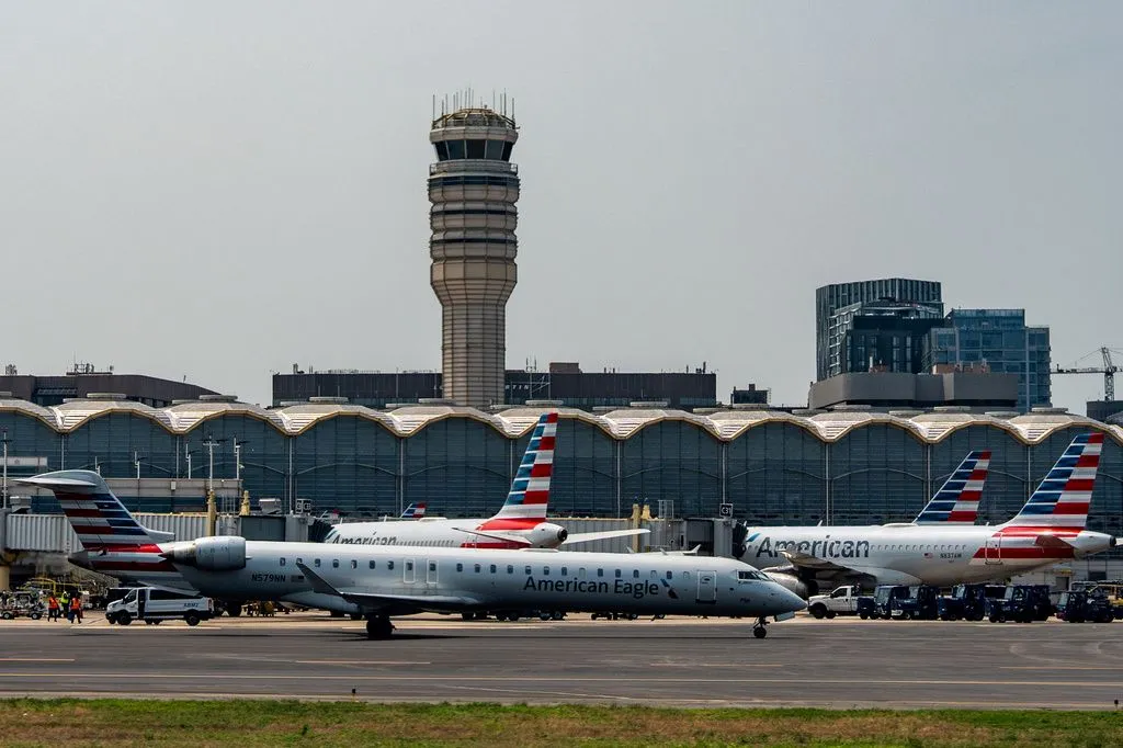 FAA briefly grounds all American Airlines flights over IT outage