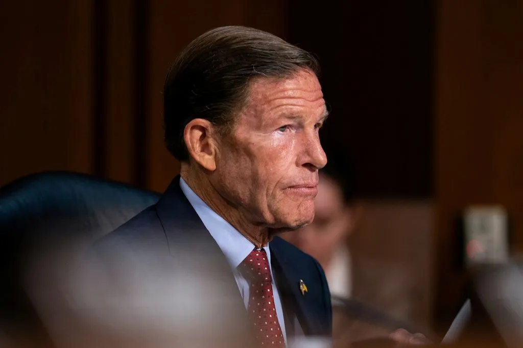 Democrats resist Trump’s push to add Iran to bipartisan Russia sanctions bill