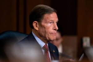 Democrats resist Trump’s push to add Iran to bipartisan Russia sanctions bill