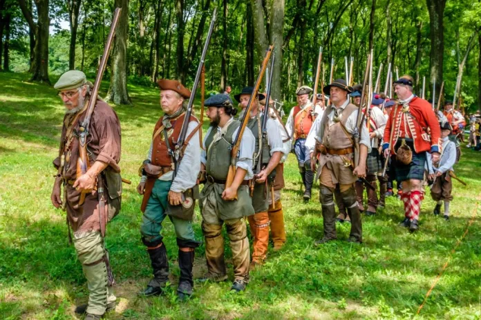Frontiersmen reenactors leading British regular.