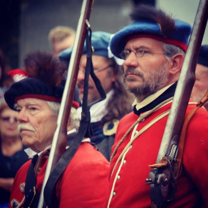 Two reenactors representing the Highland infantry.