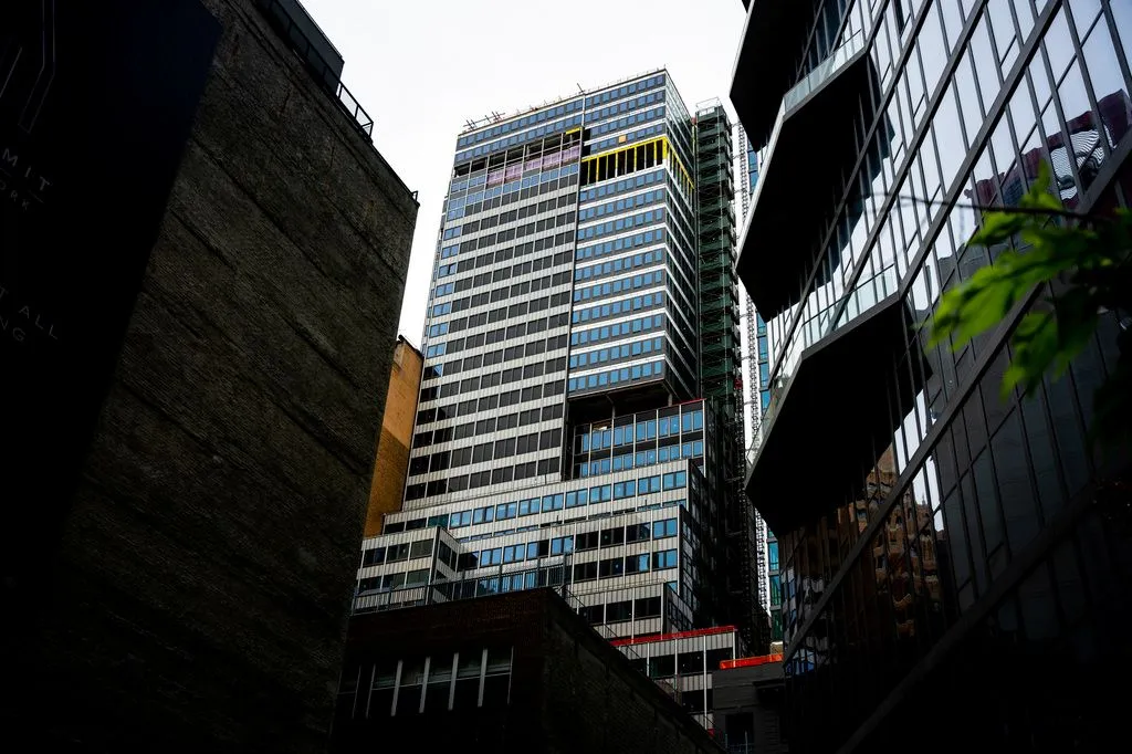 Workers begin stabilizing Manhattan high-rise after instability forced evacuations