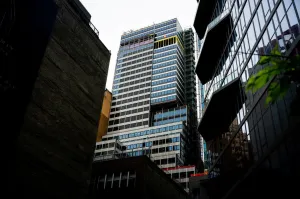 Workers begin stabilizing Manhattan high-rise after instability forced evacuations