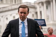Chris Murphy travels to Saudi Arabia as sirens blare warnings of Houthi missiles