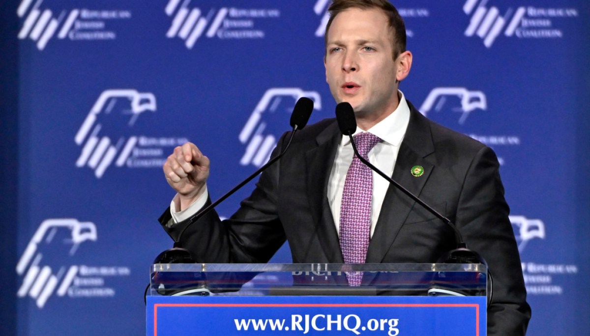 “Max Miller Faces Backlash Over Abuse Allegations in Hometown and Nation’s Capital”