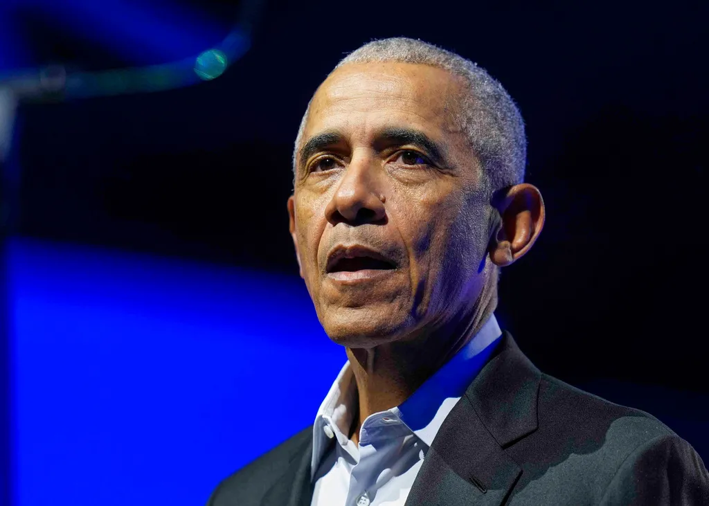 Obama summoned to action as GOP widens cash advantage