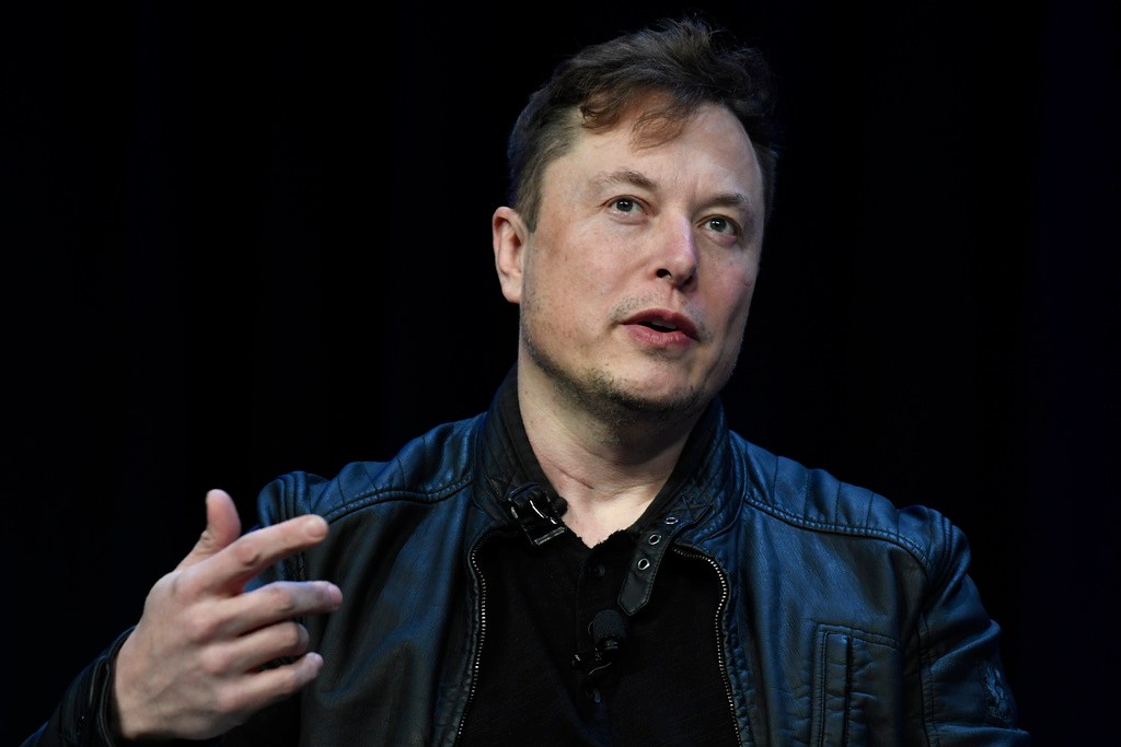 Musk explores merging SpaceX and Tesla, calling it a ‘good idea’